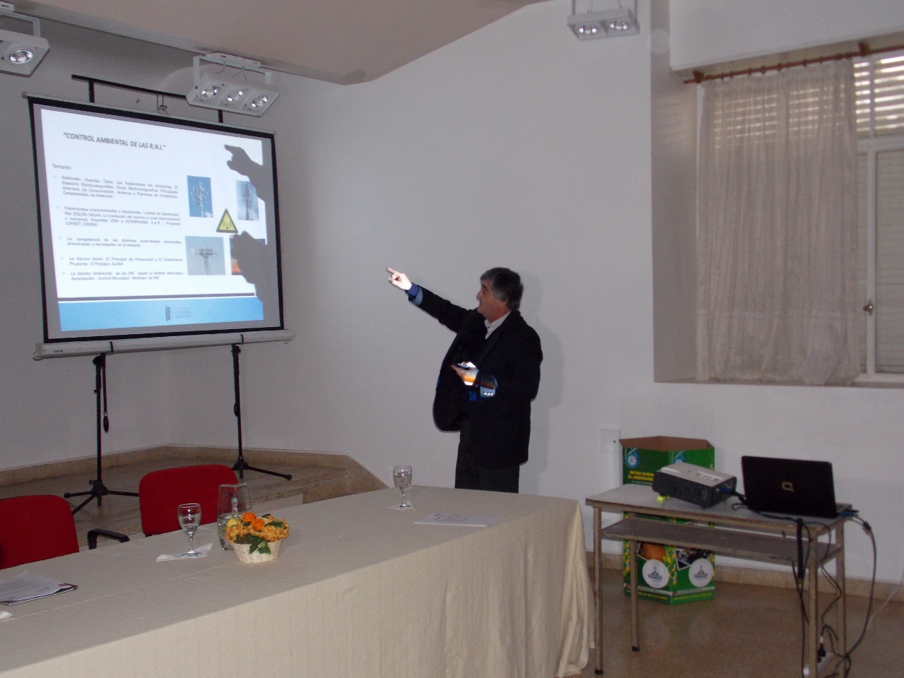 Se realizó un taller de radiaciones no ionizantes en Tornquinst 2