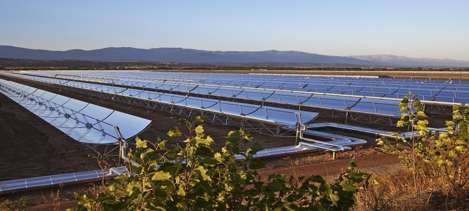 Acero funciona como panel solar y cerramiento
