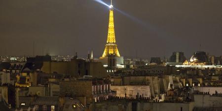 Torre EIFFEL con energías renovables