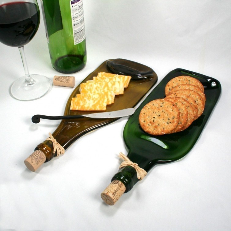 Tabla para snacks con botella de vidrio