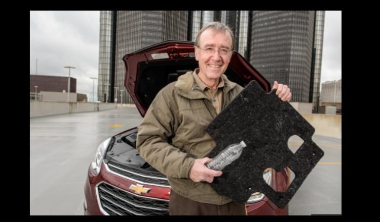 Reciclan Botellas para bolsas de abrigo para indigentes