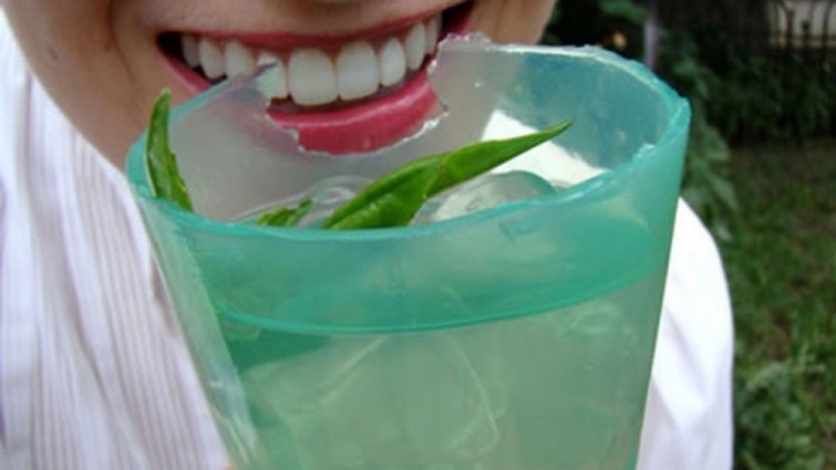 Vasos comestibles a partir de extractos de algas