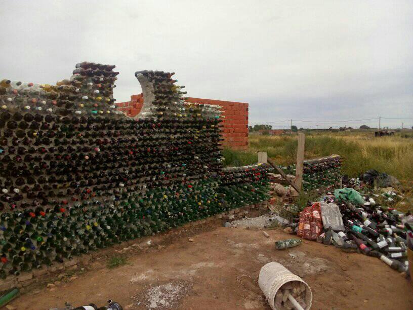 Casita de Cristal: un comedor y centro comunitario construido con botellas