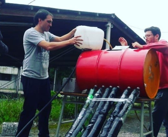 DONAN TERMOTANQUES SOLARES A FAMILIAS CON BAJOS RECURSOS