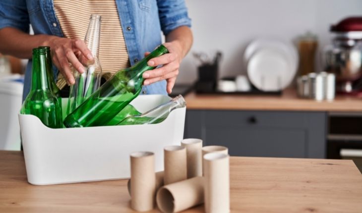 Paso a paso fácil para decorar tus botellas reciclando