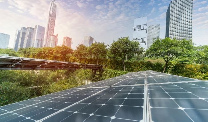 Un paso hacia un mundo más saludable: 5G y energías renovables