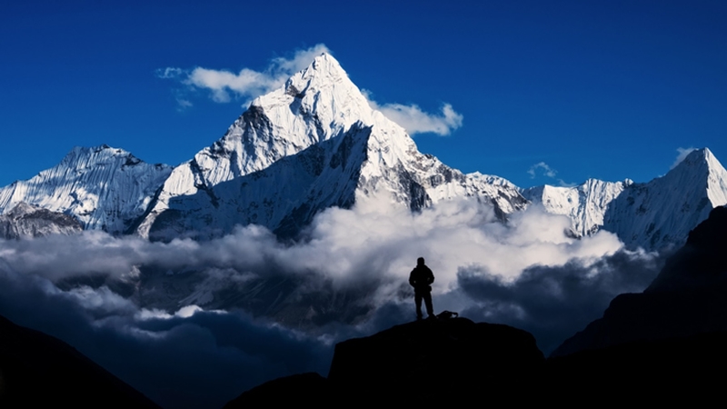 Hallan microplásticos cerca de la cima del monte Everest
