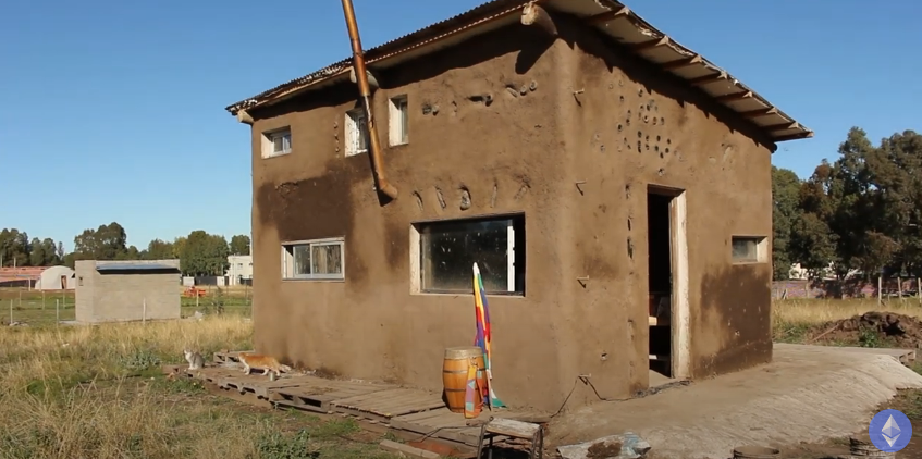 Bioconstrucción: cómo construir casas con materiales naturales (como el barro)