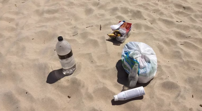 Más del 70% de los residuos en las playas bonaerenses es de plástico