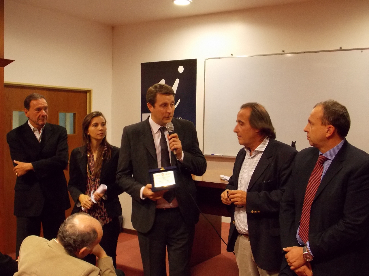 Tornquinst recibió una distinción en el concurso de escobas de plata, oro y platino