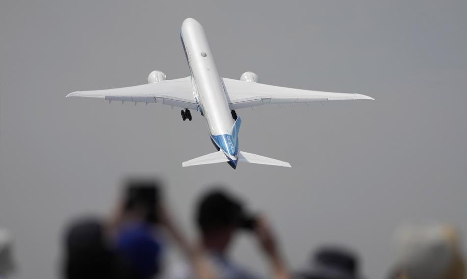 Expertos ven difícil que los aviones alcancen meta de cero emisiones