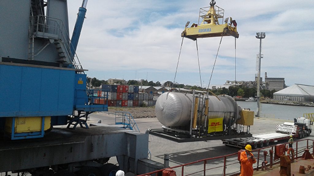 Una planta de tratamiento de gas llegó al Puerto de Bahía Blanca